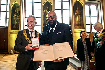 Moses Pelham receives Goethe Plaque of the City of Frankfurt