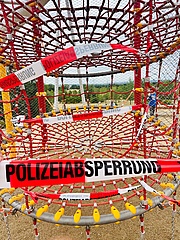 Polizei sperrt neuen Rutschenturm im Spielpark Hochheim