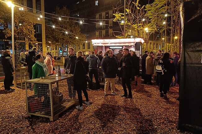 Feierabendkarrée: Frankfurter Brauunion lädt in den Weihnachtsbiergarten im Gutleut
