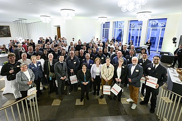 Mehr als 100 Bürgerinnen und Bürger ausgezeichnet – Römerplaketten würdigen langjähriges ehrenamtliches Engagement