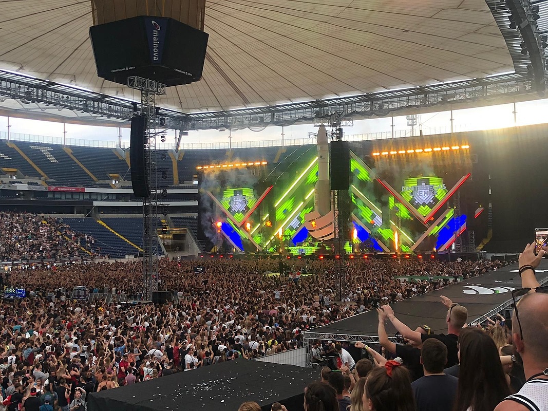 WORLD CLUB - 180,000 visitors celebrate in the biggest club in the - Frankfurt-Tipp