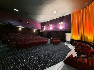 Erfolgreiche Kinostuhl-Aktion: Das Cinéma in Frankfurt putzt sich raus
