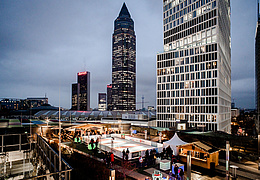 Skyline Winterzauber - Die höchste Eisbahn Deutschlands im Skyline Plaza