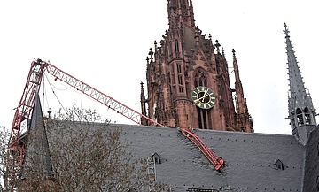 Storm damages freshly renovated roof of Frankfurt Cathedral