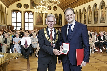 Museumsdirektor Max Hollein mit Goetheplakette der Stadt Frankfurt ausgezeichnet