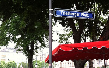 Due to violations of distance regulations: Friedberger Platz will be closed