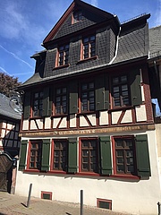 What will become of the traditional restaurant 'Zur Sonne'?