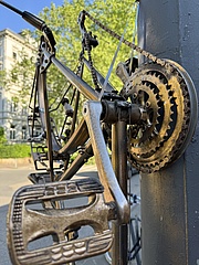 Mysterious golden bicycles in Frankfurt city center