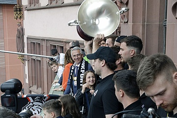 Löwen Frankfurt werden auf dem Römerberg gefeiert
