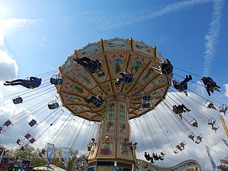 180,000 people visit Frankfurt's Dippemess Park