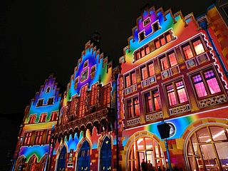 Der Römer in neuem Licht: Lyon schenkt Frankfurt eine Lichtinstallation