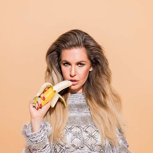 Ines Anioli - Cumedy: deeper wird's nicht!
