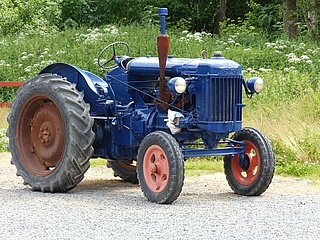 Traktor-Oldtimer-Treffen im Maislabyrinth