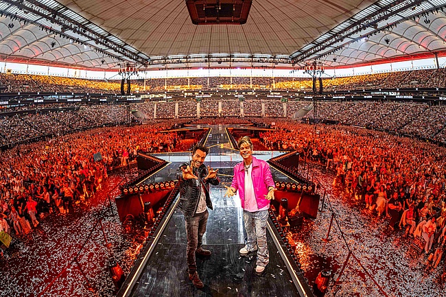 41.326 Zuschauer und drei Weltrekorde: Ehrlich Brothers schreiben Show-Geschichte