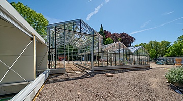 Der Rohbau des Blüten- und Schmetterlingshauses im Palmengarten steht