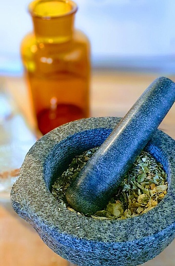 Zwischen Mörser und Rezept