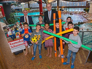 Es ist amtlich - Kinder bis 14 Jahre können ab sofort in Frankfurt kostenfrei ins Schwimmbad