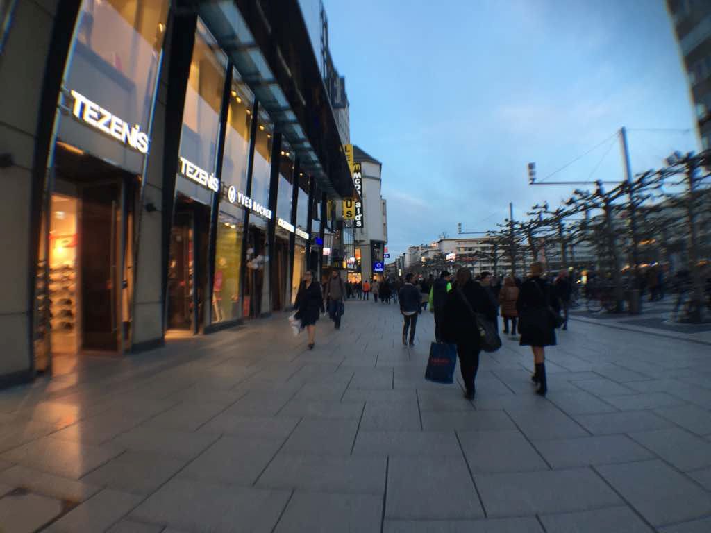 Frankfurter Zeil Also The Most Popular Shopping Street In Germany In 18 Frankfurt Tipp