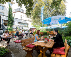 Main Tegernsee - Cozy beer garden in the shadow of the skyscrapers Main Tegernsee