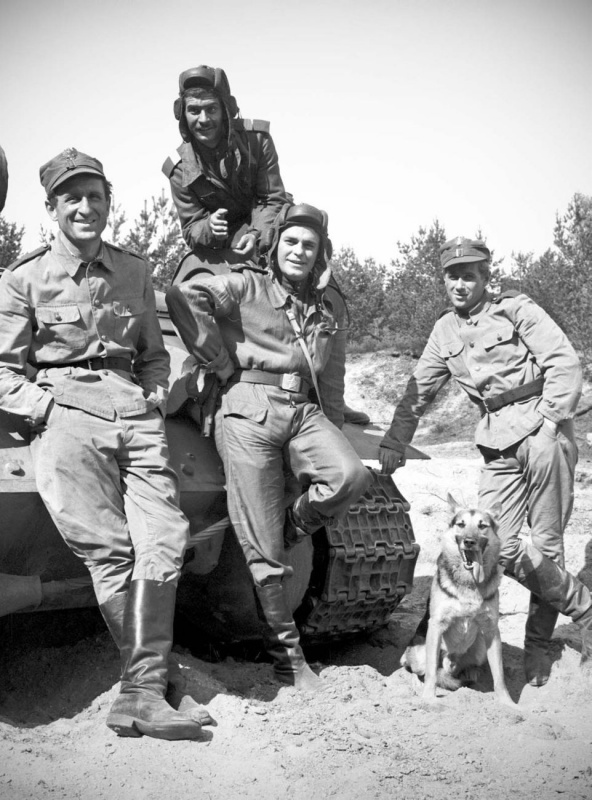 Vier Panzersoldaten Und Ein Hund