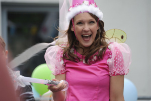 Honey, you take her!